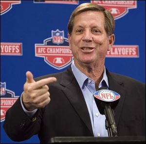 Chargers coach Norv Turner, a step away from the Big Show, has gone from Nervous Norv to Funny Norv at press briefings. (ASSOCIATED PRESS)
<br>
<br>
<b>CHARGERS at PATS</b>
<br>
• Time: 3 p.m.
• Last meeting: Patriots
won 38-14 at New England on Sept. 16.
• Key stat: Patriots have
scored at least 20 points in 23 straight games.
• Fantasy factor: Chargers
receiver Chris Chambers has emerged as major force in postseason with nine catches, 20.9-yard average and one TD. Patriots QB Tom Brady almost unstoppable in home playoff
games, with 7-0 record, 11 TD passes vs. two INT and 93.0 passer rating.
• The buzz: Chargers have
depth, but quarterback Philip Rivers and running back LaDainian Tomlinson have sore knees. If they can t go full speed, it s hard to see Chargers staying with Patriots. Chargers  chances
of pulling off upset may hinge on creating a highscoring shootout against a vulnerable defense.