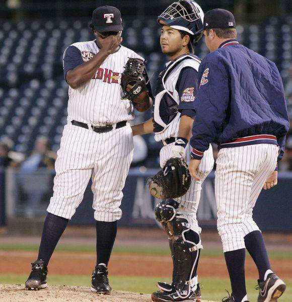 Perez-warms-up-Hens