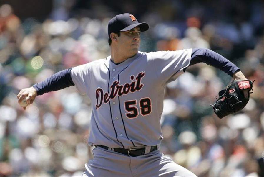 Tigers-top-Giants-to-rack-up-8-victories-in-9-games-2