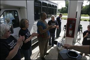 Area residents gather before prayers at the Exxon-Mobil fuel station at McCord Road and Hill Avenue in Holland as part of Pray at the Pump. The movement calls on divine intervention to bring soaring gasoline prices back to Earth. (THE BLADE/LISA DUTTON)
<br>
<img src=http://www.toledoblade.com/graphics/icons/audio.gif> <b><font color=red>HEAR</b></font color=red>: Worship members <a href=