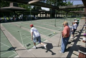 Jim Varda of Osceola, Ind., makes a shot in a tournament at Jermain Park in Toledo.