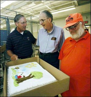 Bill Clifford, retiring superintendent of Wood County Board of Mental Retardation and Developmental
Disabilities, chats with David Schult and Rick Evans at Wood Lane workshop.