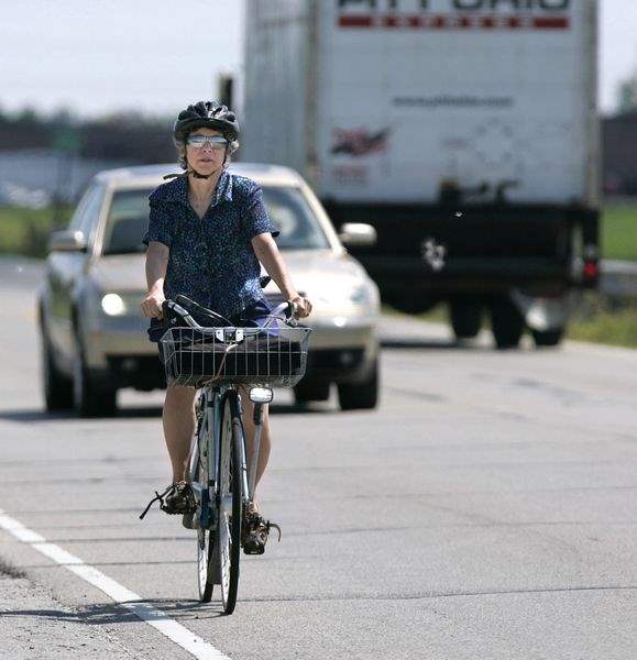 Biking-to-work-brings-wardrobe-considerations