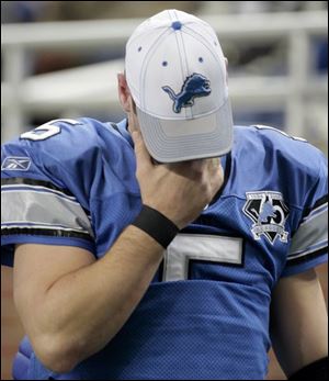 A dazed Drew Stanton had to leave the game after suffering a concussion in the fourth quarter of the Lions' 38-20 loss.