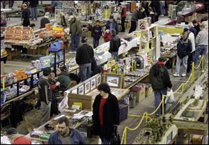 Friends of Toledo Model Railroaders has sponsored a thrice-annual show for more than 30 years, with this weekend s version drawing enthusiasts and vendors to the county rec center.