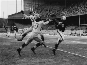 Cleveland Browns Dante Lavelli (56), tries to catch a pass in front of Philadelphia Eagles' Otto Graham in this Dec. 16, 1951 file photo from Philadelphia. 
