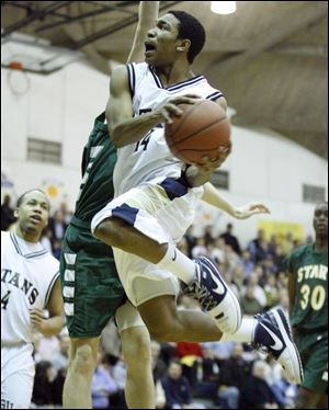 St. John s Cheatham Norrils glides to the hoop against Start. He scored 12 points as the Titans improved to 8-2 in the City.