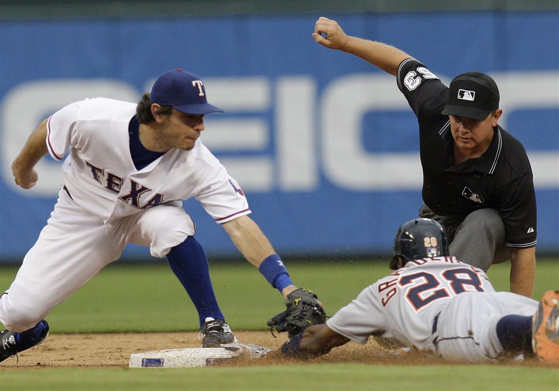 Hank Blalock of the Texas Rangers fields during the game against the  News Photo - Getty Images