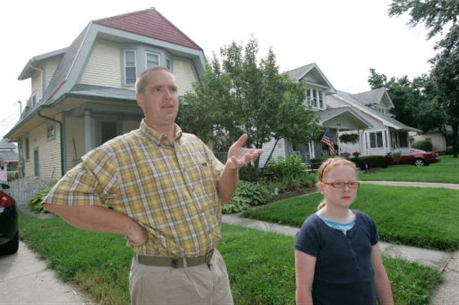 Neighbors-fear-closing-to-spur-decline-area-association-battling-blight