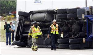 An overturned steel-hauler closed I-280 yesterday between I-75 and Manhattan Boulevard during rush hour, causing a long backup. Police said the rig s load shifted, causing the 3 p.m. accident. 