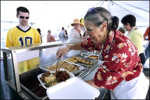 Slug: CTY greekfest13p                      Date 9/12/2009           The Blade/ Amy E. Voigt           Location: Toledo, Ohio  CAPTION:  Petula Stamos, right, who came from Sparta, Greece to the US in 1966, serves up a combination plate of Greek grean beans, Spanakopita , and Tiropita, for Bob Ewing, left, from Rossford, during the 39th annual Greek-American Festival on September 12, 2009 at Holy Trinity Cathedral.