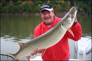 Fred Lederer shows off the 44-inch muskellunge that won him a contest last weekend in central Ohio.