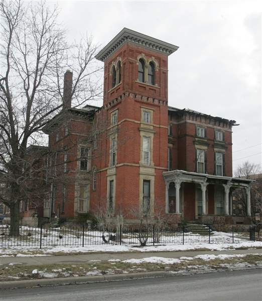 Cancer-patients-get-free-stay-at-Toledo-mansion-2