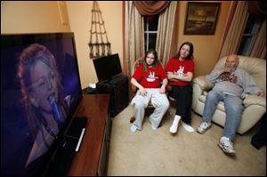 ‘American Idol' hopeful Crystal Bowersox's 9-year-old cousin Elizabeth Cutcher, aunt Elaine Cutcher, and grandfather Keith Bowersox watch her performance.