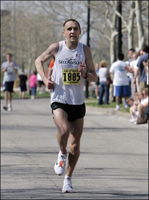 Matt Folk won the 2009 Glass City Marathon in 2 hours, 31 minutes and 4 seconds.