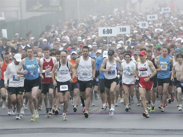 3,500 runners compete in Toledo's Glass City Marathon | The Blade