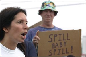 Cheri Honkala of Philadelphia, representing the Poor People's Economic Human Rights Campaign, addresses the protesters outside the Oregon BP-Husky refinery.