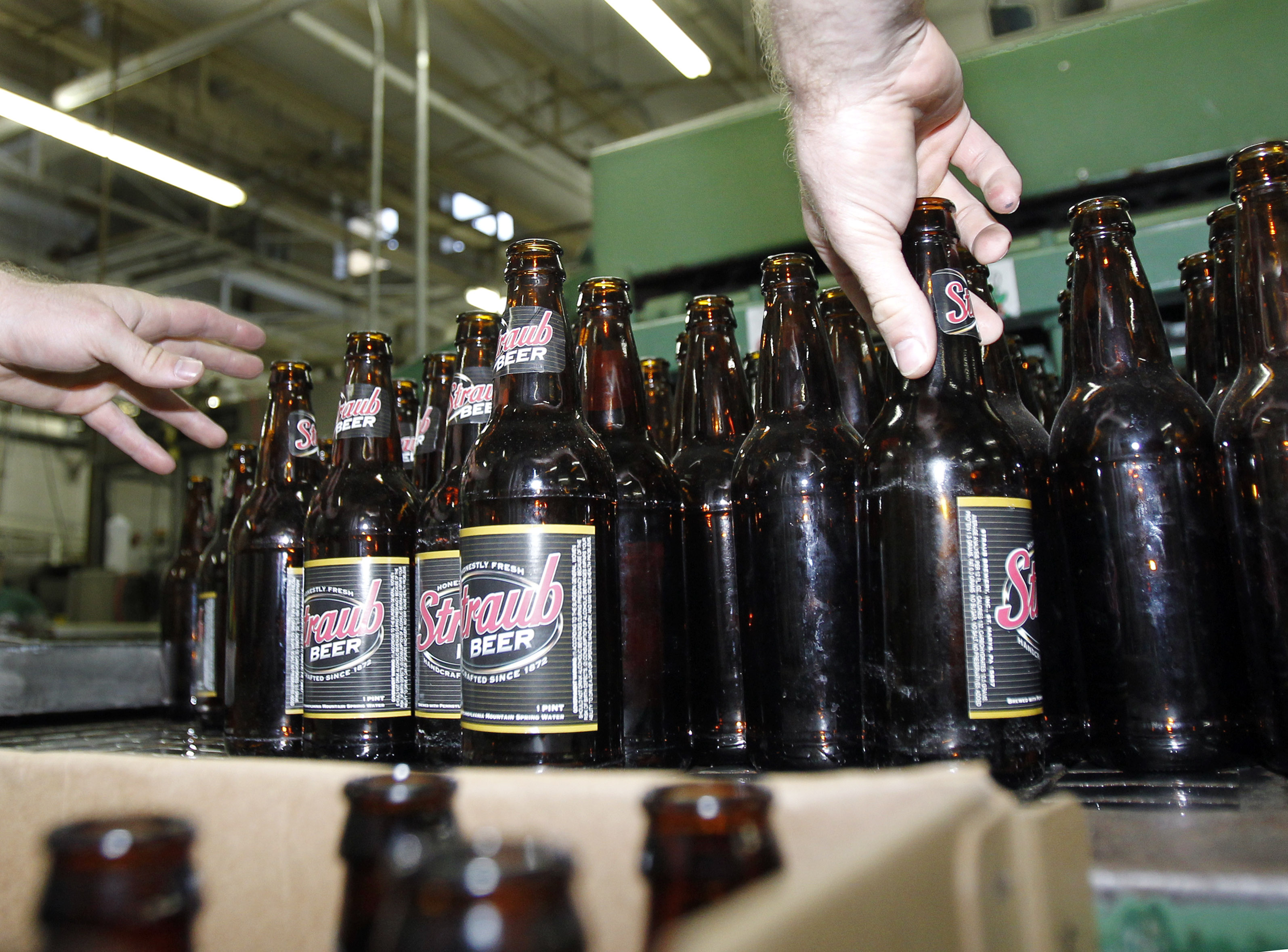 Straub beer firm hangs on to return policy - The Blade