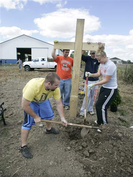 BGSU-contingent-pitches-in-to-make-a-serene-garden-2