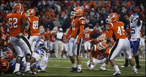 Bowling Green kicker Bryan Wright (81) watches as his potential game-winning40-yard field goal kick sails wide right on the final play of the game.