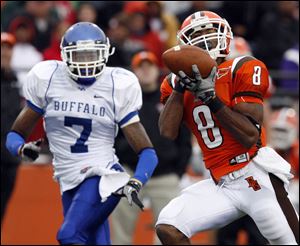 Bowling Green's Tyrone Pronty catches a touchdown pass in front of Buffalo's Davonte Shannon at Perry Stadium.

<img src=http://www.toledoblade.com/graphics/icons/photo.gif> <font color=red><b>VIEW GALLERY:</b></font> <a href=