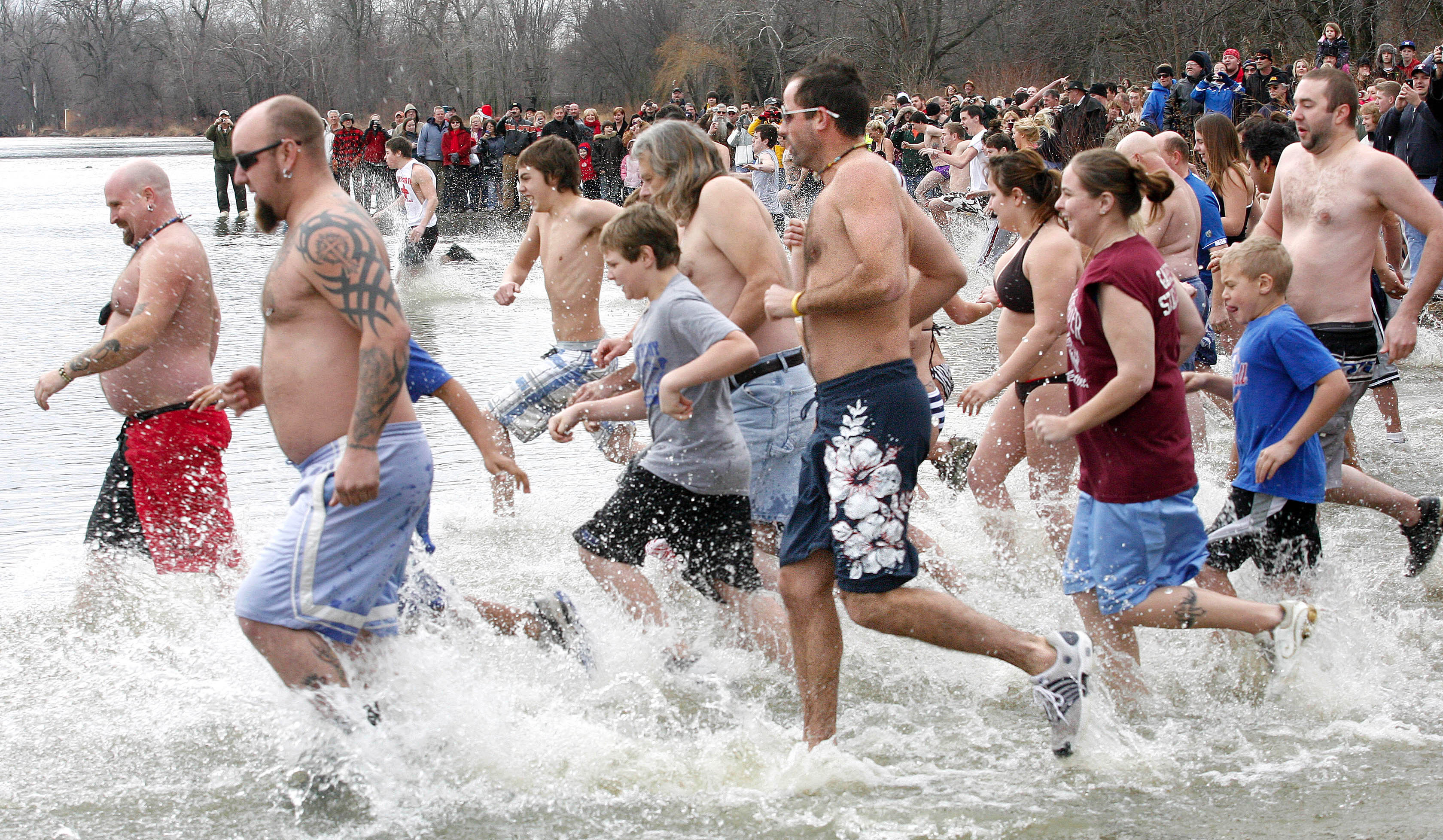 Dozens make annual Mericle splash in Waterville - The Blade