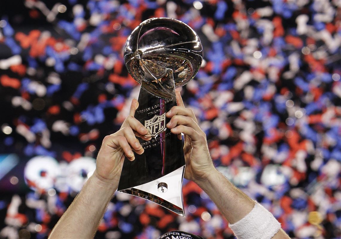 THE VINGE LOMBARDI TROPHY IS AWARDED EACH YEAR TO THE WINNING TEAM OF THE SUPER  BOWL.