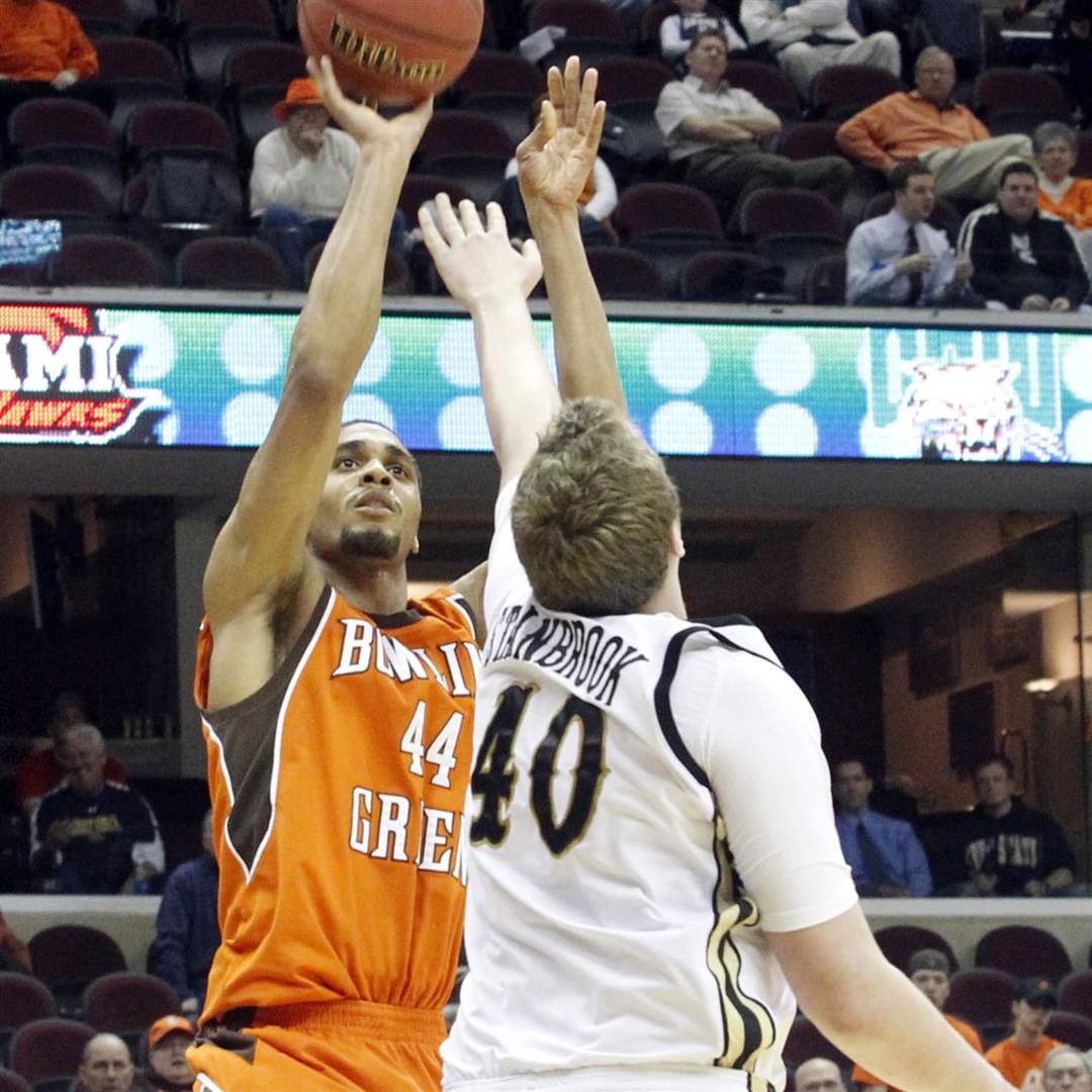 bgsu-mike-dabney-and-wmu-matt-stainbrook-mac-quarterfinals-undefined