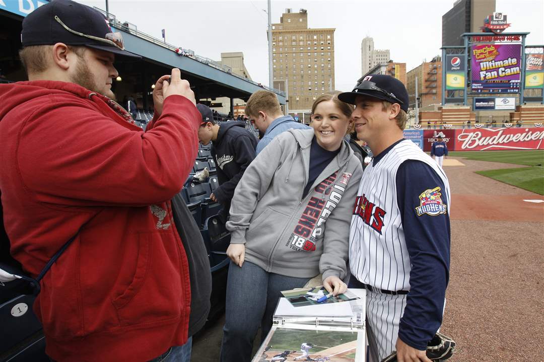 Fans-Mud-Hens-Opener-George-Clark-Jessica-Clark-Andy-Dirks