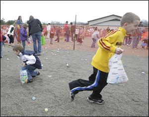 Austin Spohler, 6, of Petersburg, racing for eggs.