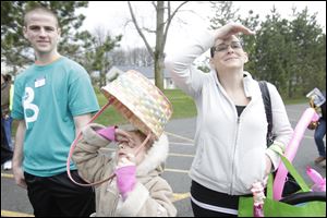 From left, Mark Nowicki, 17, of Temperance, Veronica Steinman, 6, and her mother Sarah Steinman, both of Lambertville.