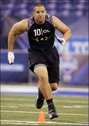 Boston College lineman Anthony Castonzo runs at the NFL Combine. He could go to the Lions.