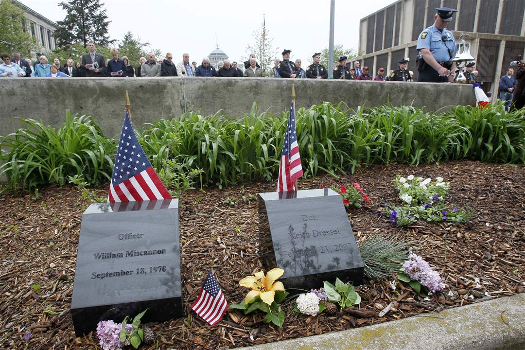 Toledo-Police-Memorial-bell-ringing