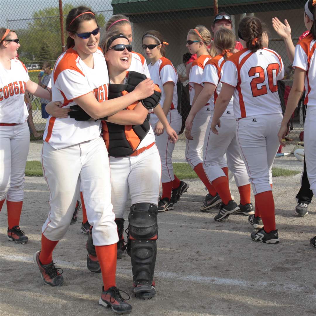 Southview-Central-Catholic-district-softball-final-16