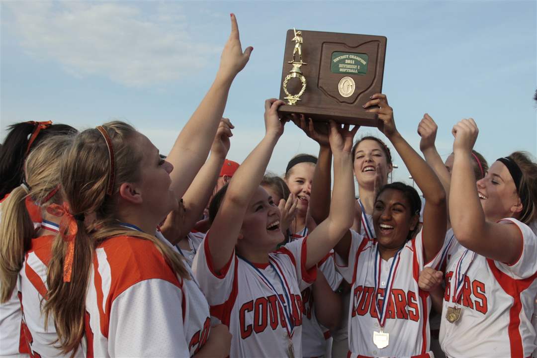 Southview-Central-Catholic-district-softball-final-17