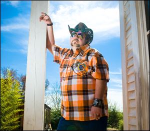 Country music star and former professional golfer Colt Ford plays Headliner's Thursday night.