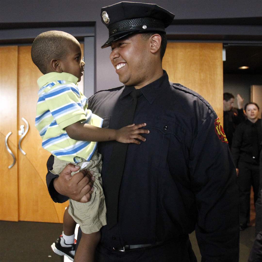 Toledo-Fire-Department-graduates-9