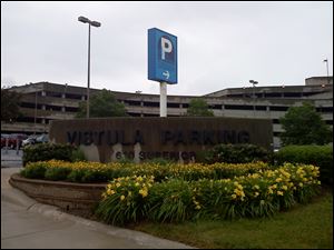 Vistula Garage is located at Summit and Cherry streets and is linked by underground tunnel to One Seagate and the city walk system. Entry to Vistula is on Superior Street at Orange.