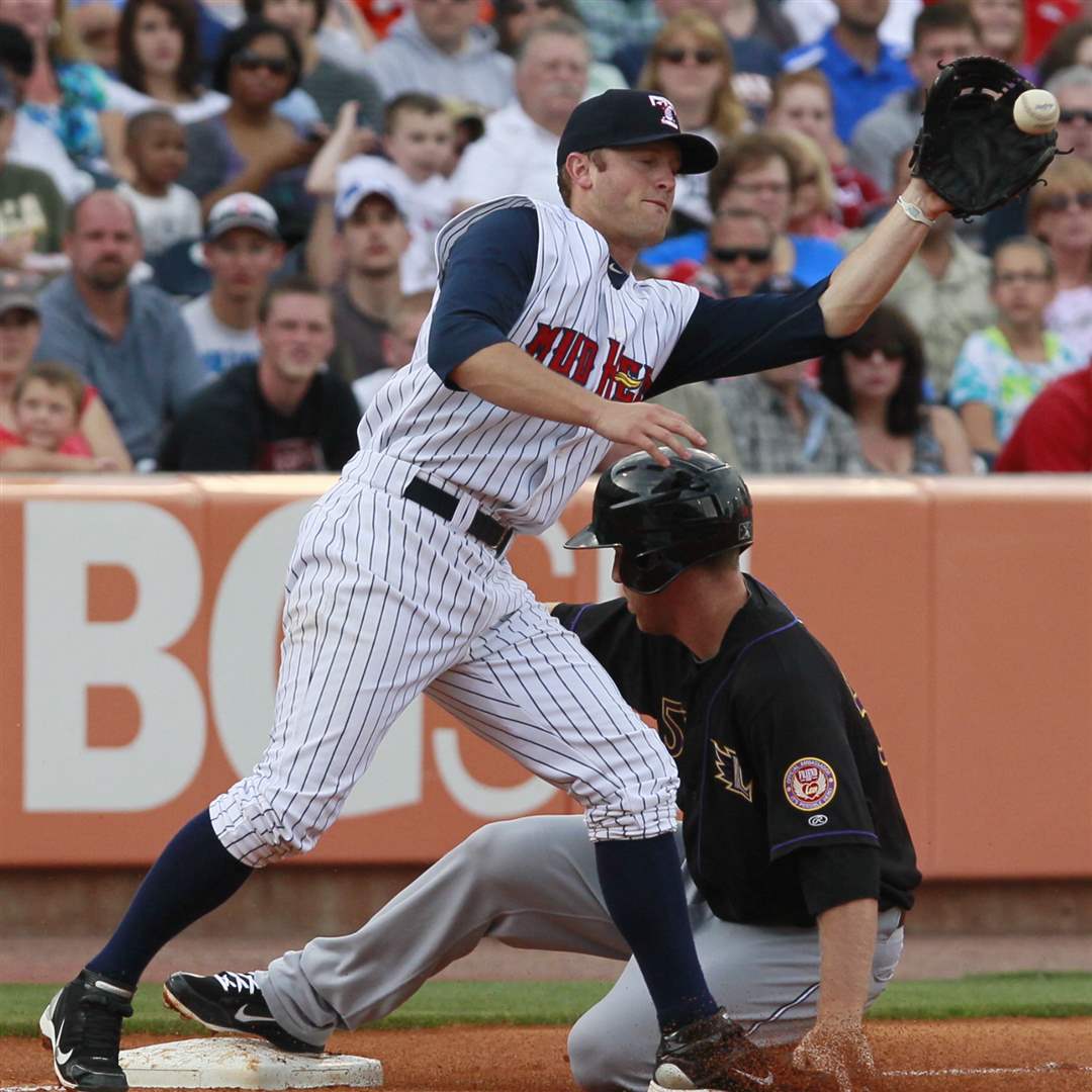 Mud-Hens-fall-to-Bats-on-June-25-2011-4