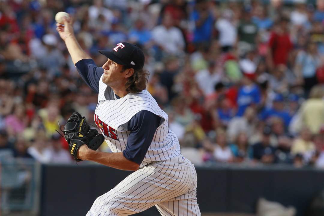 Mud-Hens-fall-to-Bats-on-June-25-2011-1