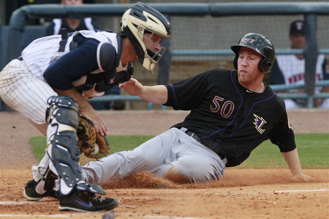 Mud-Hens-fall-to-Bats-on-June-25-2011-8