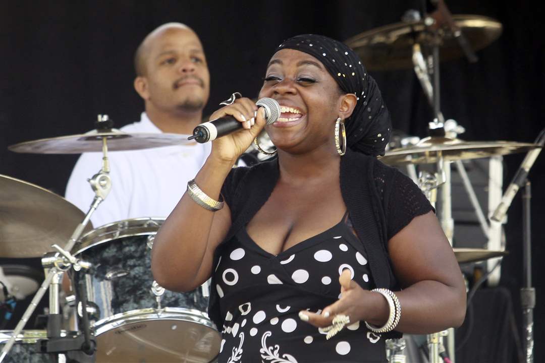 Athena-Johnson-performs-at-festival