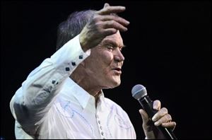 Glen Campbell performs at the IP Casino in Biloxi, Miss.