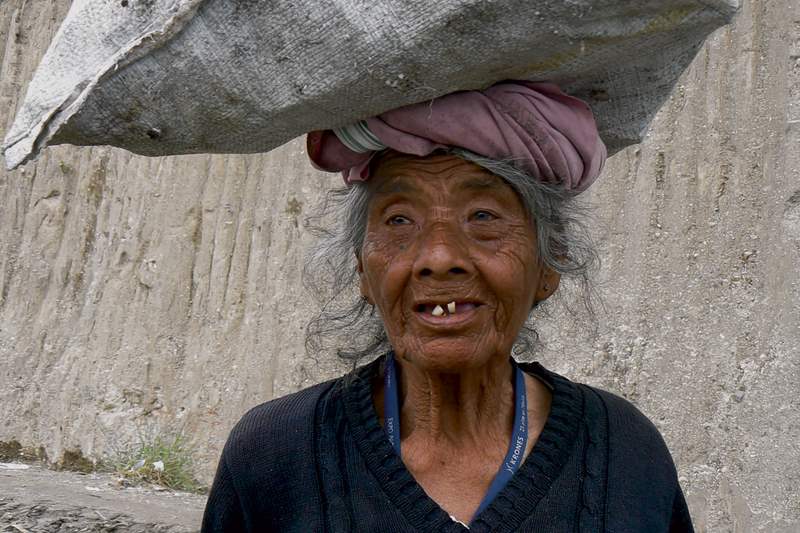 Guatemala-dump-worker