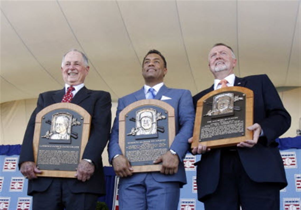 Roberto Alomar's long route to Cooperstown glory ran through Cleveland 