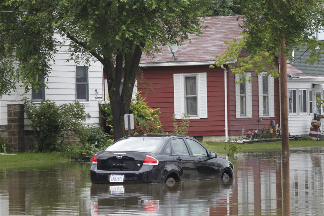 Car-under-water-on-Jackson-Street