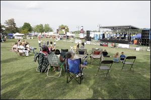 Joe Woods and Chris Shutters perform at the Smoke on the Water-Ribs for the Red Cross event at Promenade Park.