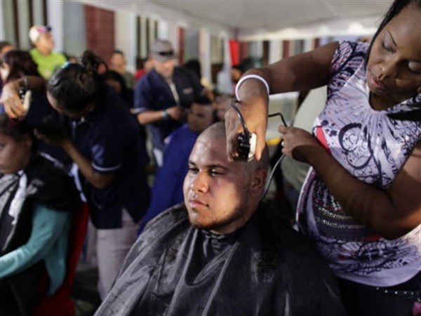 Local stylist critiques Astros' hairstyles