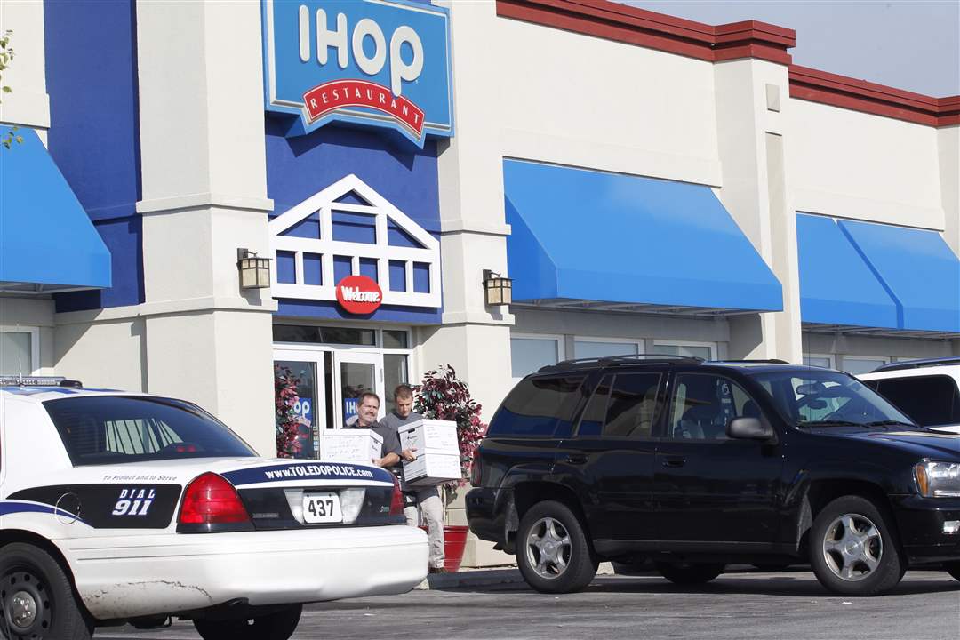 IHOP-Airport-white-cruiser-black-SUV