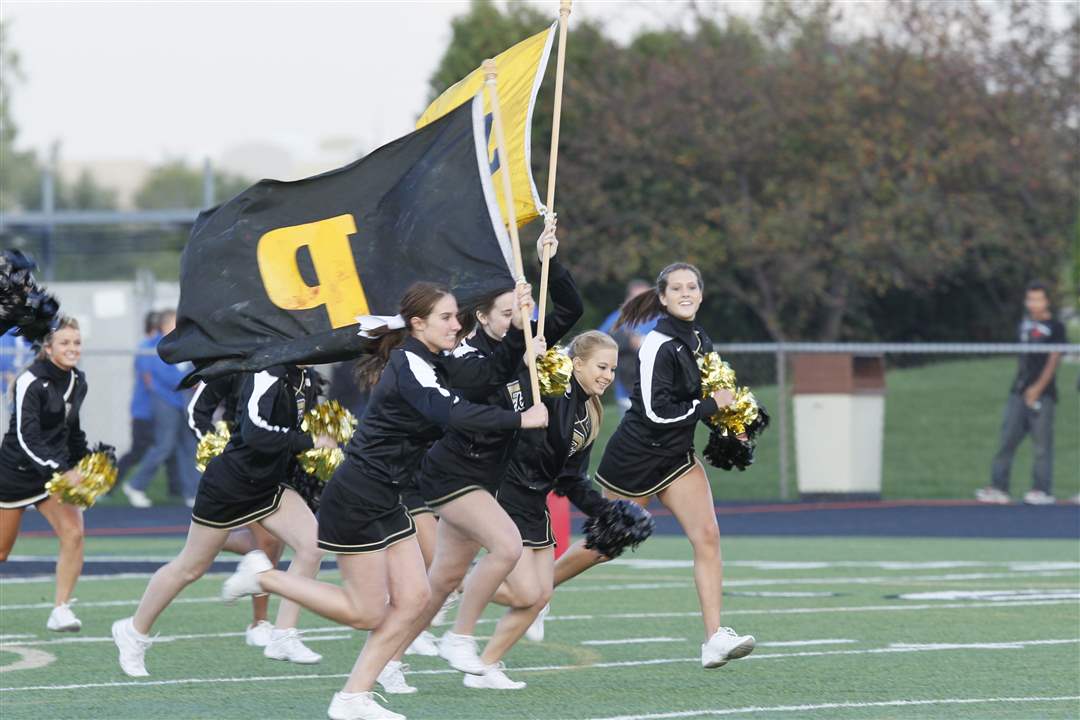 Perrysburg-Anthony-Wayne-Yellow-Jackets-cheerleaders